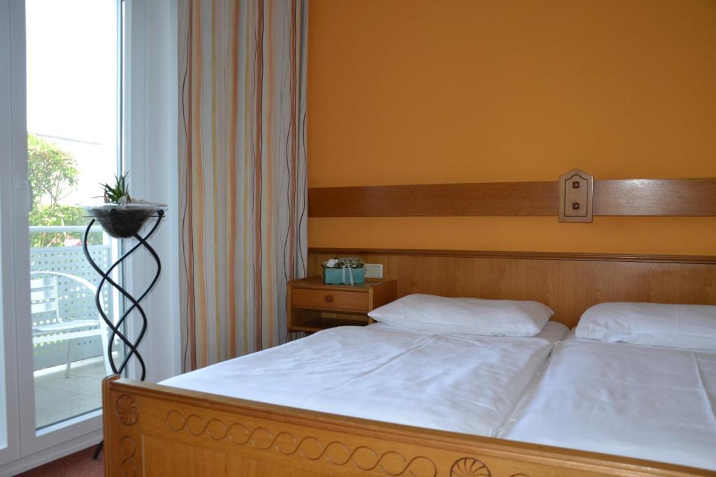 Pannonia Hotel Garni Podersdorf am See Room photo